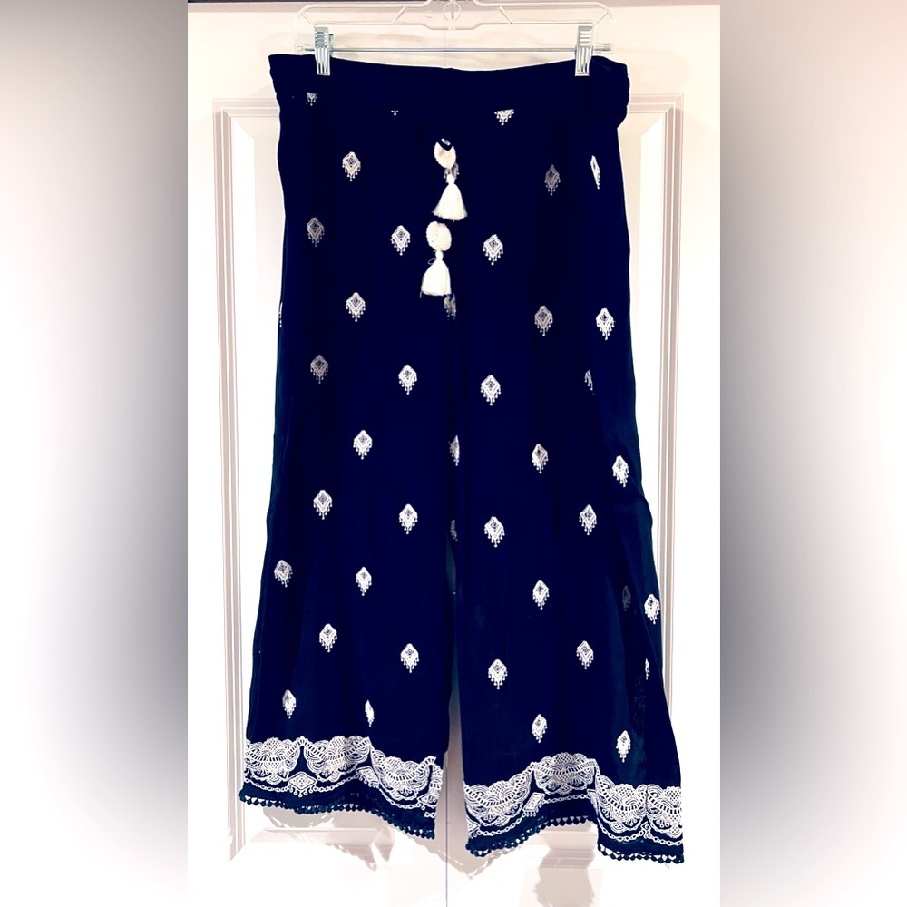 Sundance Gisele Dream Pants. Size XL. Navy with Off White Embroidery all over.